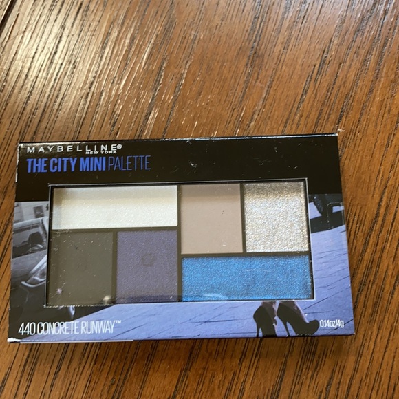 Mabelline eye shadow pallets - Picture 2 of 5